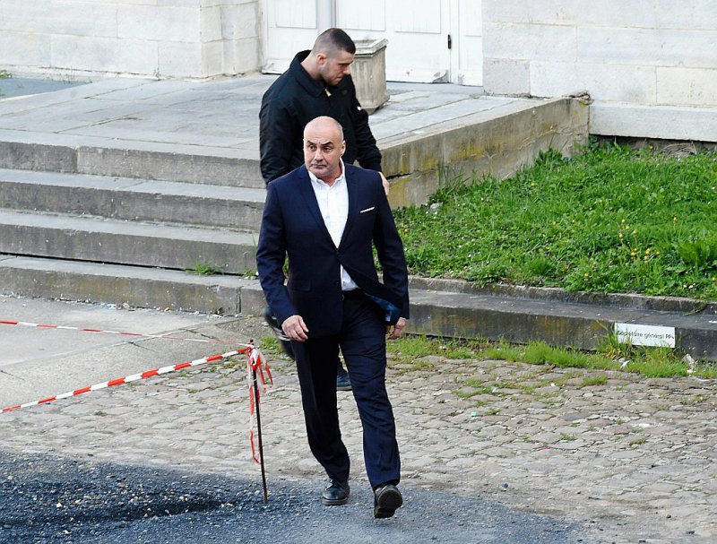 Serge Ayoub fondateur du mouvement d'extrême droite "Troisième voie" arrive au tribunal correctionnel d'Amiens, le 27 mars 2017 - FRANCOIS LO PRESTI [AFP/Archives]