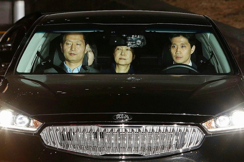 La présidente sud-coréenne destituée Park Geun-Hye quitte le tribunal pour le centre de détention, le 31 mars 2017 à Séoul - Chung Sung-Jun [POOL/AFP]
