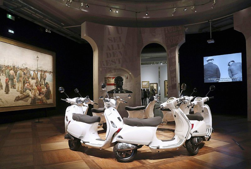 Des scooters Vespa dans le cadre de l'exposition "Ciao Italia" à Paris, le 31 mars 2017 - Jacques DEMARTHON [AFP]