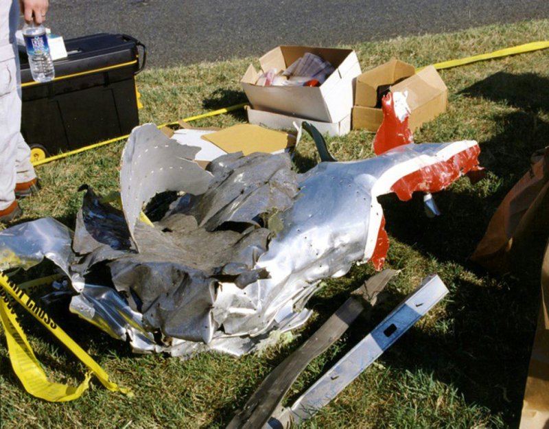 Photo publiée par le FBI le 31 mars 2017 de l'attentat du 11 septembre 2001 contre le Pentagone sur laquelle on voit des débris du vol 77 d'American Airlines - HO [FBI/AFP]