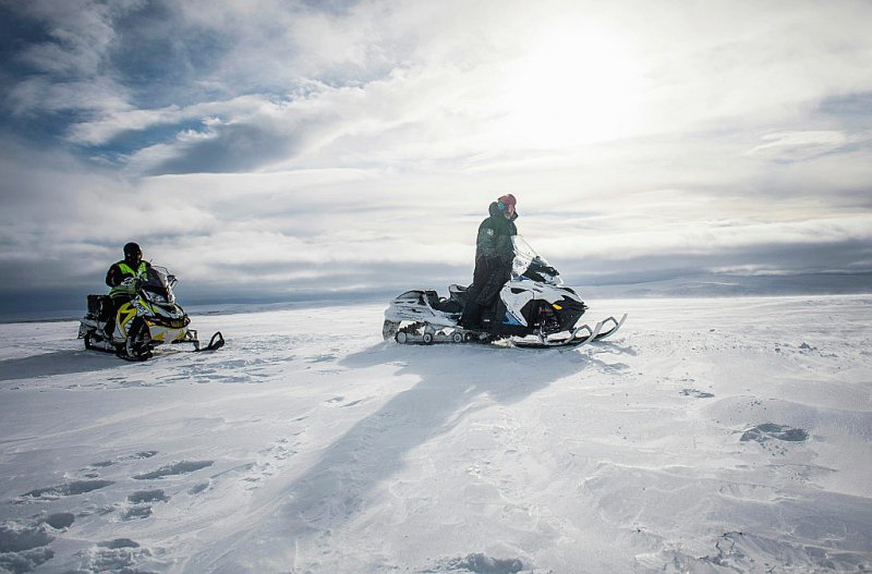 Des officiers de la "police des rennes" sur leur motoneige, dans le comté de Finnmark, dans le nord est de la Norvège, le 14 mars 2017 - Jonathan NACKSTRAND [AFP]