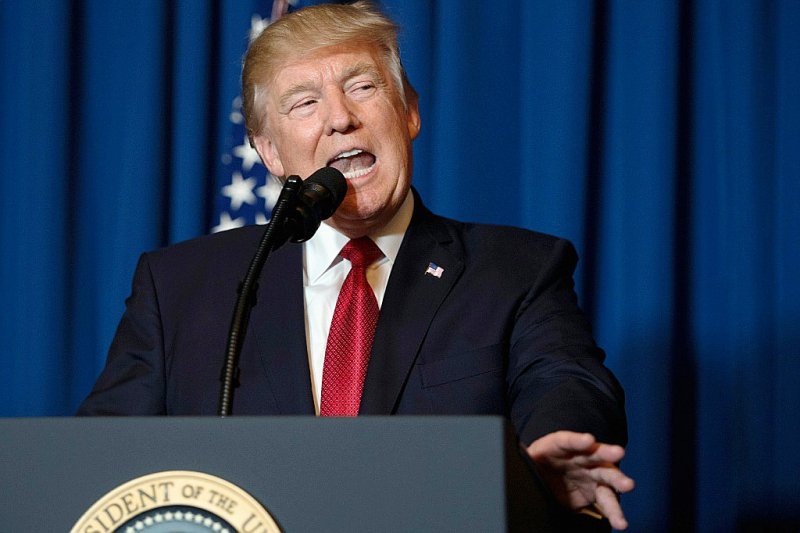 Le président américain Donald Trump lors d'un discours depuis la demeure présidentielle de Mar-a-Lago, à Palm Beach, le 6 avril 2017 - JIM WATSON [AFP]