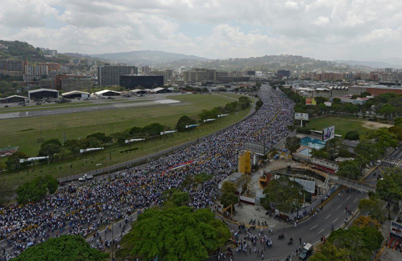 Manifestation anti-Maduro, le 6 avril 2017, à Caracas - FEDERICO PARRA [AFP/Archives]
