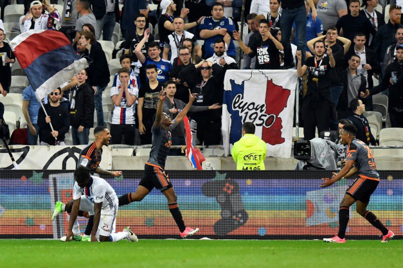 Benjamin Moukandjo fête un but pour Lorient contre Lyon, le 8 avril 2017 au Parc OL - ROMAIN LAFABREGUE [AFP]
