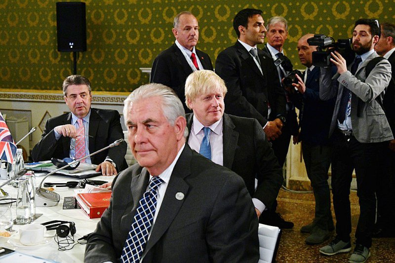 Le secrétaire d'Etat Rex Tillerson assis devant le ministre des Affaires étrangères anglais Boris Johnson et son homologue allemand Sigmar Gabriel à Lucques, en Italie le 11 avril 2017 - Vincenzo PINTO [AFP]