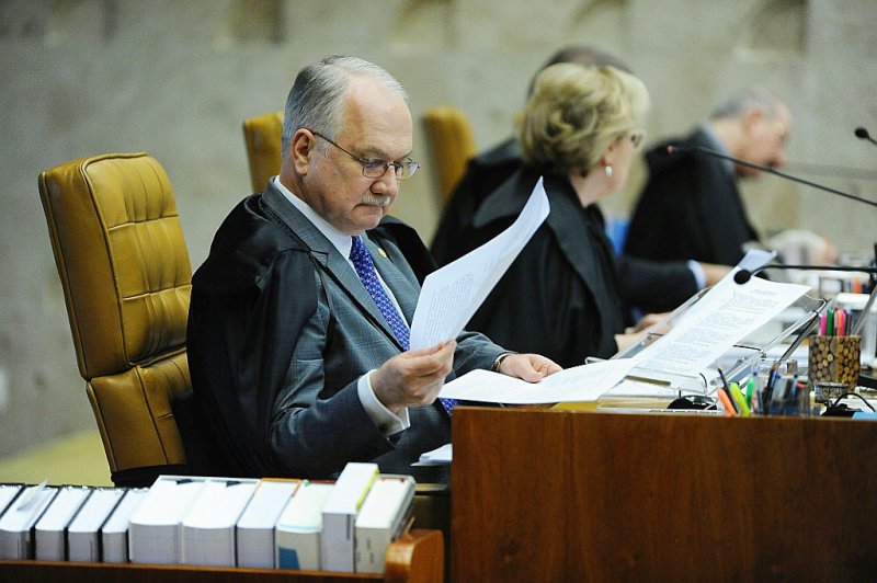 Le juge du Tribunal suprême fédéral Edson Fachin (g), le 2 février 2017 à Brasilia - ANDRESSA ANHOLETE [AFP/Archives]