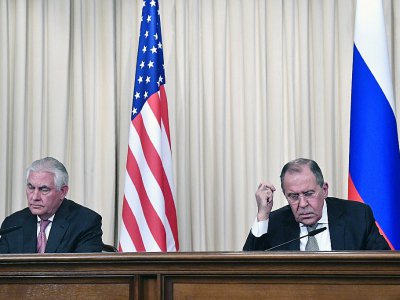 Le ministre russe des Affaires étrangères Sergueï Lavrov et le secrétaire d'Etat américain Rex Tillerson lors d'une conférence de presse à Moscou le 12 avril 2017 - Alexander NEMENOV [AFP]