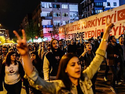 Les partisans du "non" au référendum le 16 avril 2017 à Istanbul en Turquie - YASIN AKGUL [AFP]