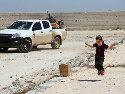 Une fillette syrienne dans une zone de transit, le 20 avril 2017 près d'Alep - Omar haj kadour [AFP]