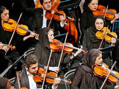 L'orchestre symphonique de Téhéran célèbre cette année son 80e anniversaire après avoir traversé des temps difficiles dans le sillage de la révolution de 1979 lorsque la musique -- de surcroît occidentale -- était bannie.  - ATTA KENARE [AFP]