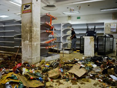 Un magasin après le passage de pilleurs, à Caracas, le 21 avril 2017 - RONALDO SCHEMIDT [AFP]