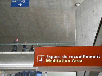 Le pictogramme devant un lieu de culte à l'aéroport Roissy de Paris, le 29 mars 2017 - GABRIEL BOUYS [AFP/Archives]