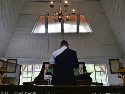 Prière à la synagogue de Tondano, en Indonésie, le 17 février 2017 - BAY ISMOYO [AFP]