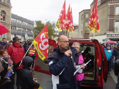manifestation du 1er mai 2017 au Havre, Reynald Kubecki (CGT) s'exprime devant la foule - Gilles Anthoine