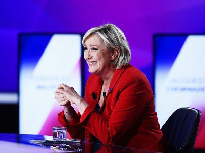La candidate à la présidentielle Marine Le Pen le 20 avril 2017 lors d'un débat télévisé - Martin BUREAU [POOL/AFP]