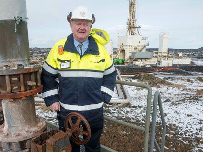 Albert Albertsson, responsable pour l'électricien islandais HS Orka et le consortium Iceland Deep Drilling Project, sur le site de la centrale géothermique de Reykjanes, le 23 mars 2017 - Halldor KOLBEINS [AFP/Archives]