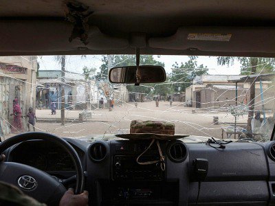 Des soldats nigerians conduisent dans Banki (nord-est), le 26 avril 2017 - FLORIAN PLAUCHEUR [AFP]