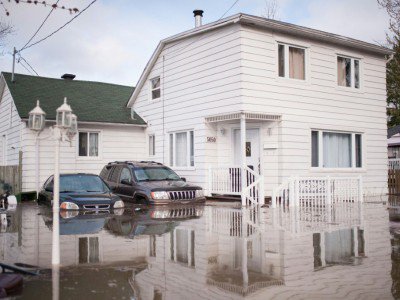 Inondations dans le quartier Pierrefonds de Montréal le 8 mai 2017 - Catherine Legault [AFP]