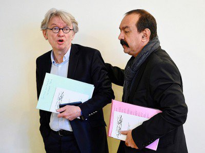 Les leaders syndicaux Jean-Claude Mailly (FO) et Philippe Martinez (CGT) à Paris, le 29 mars 2017 - BERTRAND GUAY [AFP/Archives]