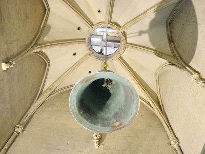 Les trois cloches de l'église Saint-Pierre de Caen (Calvados) pèsent 1 600kg, 2 300kg et 1 150kg. - Ville de Caen – François Decaëns