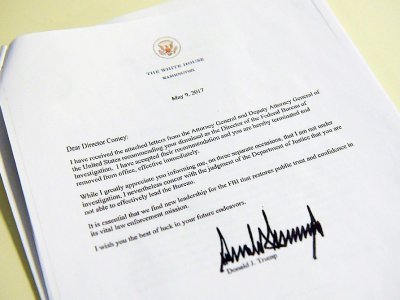 Copie de la lettre d'éviction du patron du FBI, le 9 mai 2017 à La Maison-Blanche, à Washington - MANDEL NGAN [AFP]