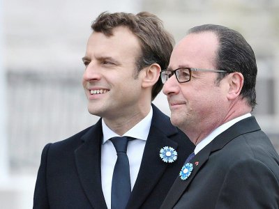 Francois Hollande (D) et le nouveau président  Emmanuel Macron le 8 mai  2017 à Paris - STEPHANE DE SAKUTIN [POOL/AFP]