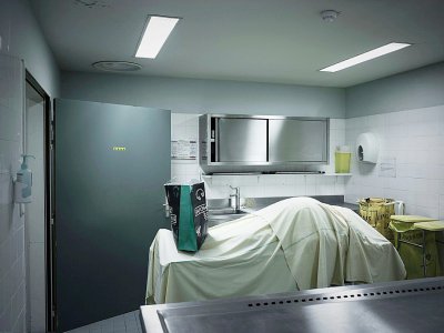Un corps à la chambre mortuaire  de l'hôpital Bichat-Claude Bernard, à Paris, le 11 mai 2017 - PHILIPPE LOPEZ [AFP]