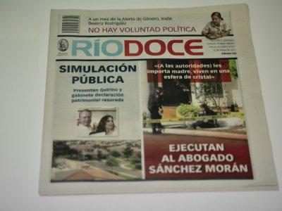Une copie de l'hebdomadaire Riodoce à Culiacán, au Mexique, le 17 mai 2017 - YURI CORTEZ [AFP]