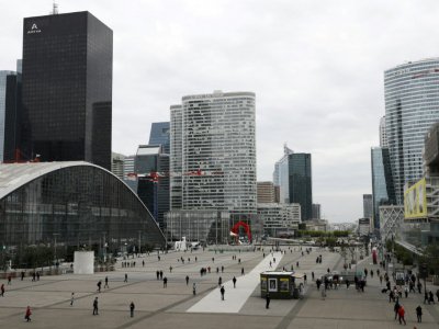 Vue sur La Défense, quartier d'affaires près de Paris, le 25 avril - Thomas SAMSON [AFP]