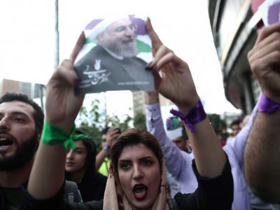 Des partisans du président Hassan Rohani fêtent sa victoire à Téhéran, le 20 mai 2017 - Behrouz MEHRI [AFP]