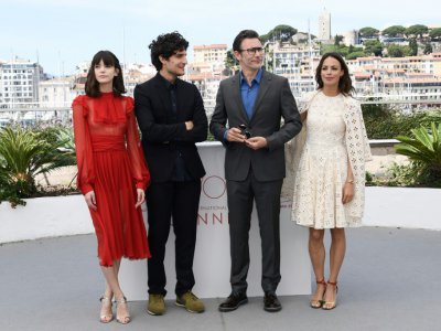 Stacy Martin, Louis Garrel, Michel Hazanavicius et Bérénice Béjo posent pour la présentation du film "Le Redoutable", au Festival de Cannes, le 21 mai 2017 - Anne-Christine POUJOULAT [AFP]