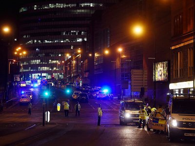 Des policiers sur les lieux de l'attentat à Manchester, en Angleterre, le 23 mai 2017 - PAUL ELLIS [AFP]