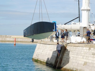 La mise à l'eau du premier LH Boats 700 dans le port de plaisance du Havre (Seine-Maritime), le 23 mai 2017 - Pierre Durand-Gratian