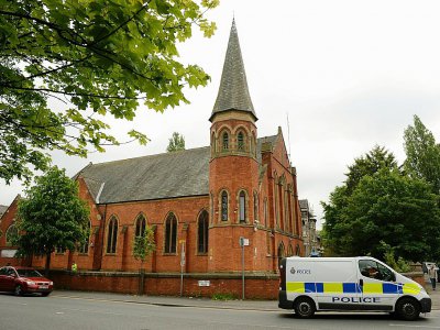 Un fourgon de police devant la mosquée de Didsbury à Manchester, le 24 mai 2017 - Oli SCARFF [AFP]