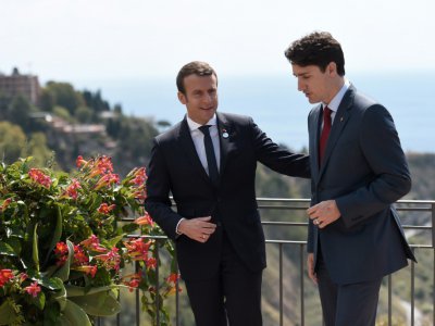 Emmanuel Macron en compagnie du Premier ministre canadien Justin Trudeau au G7 à Taormina en Italie, le 26 mai 2017 - STEPHANE DE SAKUTIN [POOL/AFP]