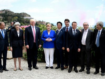 Donald Tusk, Theresa May, Donald Trump, Angela Merkel, Shinzo Abe, Justin Trudeau, Emmanuel Macron, Jean-Claude Juncker et Paolo Gentioloni, réunis au G7 à Taormina, en Italie, le 26 mai 2017 - STEPHANE DE SAKUTIN [POOL/AFP]