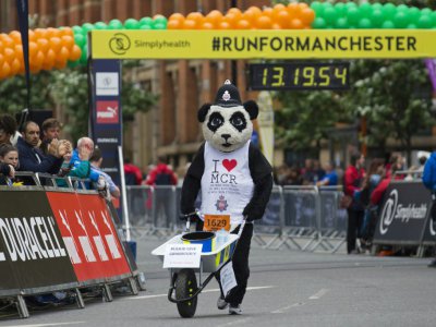 Un participant au semi-marathon de Manchester, le 28 mai 2017 - JON SUPER [AFP]