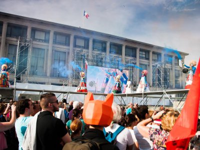 27 mai 2017 : la Magnifik Parade tout en couleur devant l'Hôtel de ville du Havre - Ville du Havre