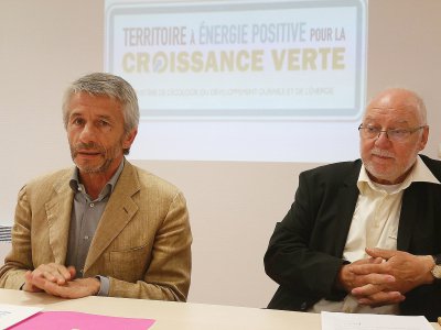 Laurent Beauvais président d'Argentan Intercom (Orne) et Jean-Klébert Picot délégué au développement durable. - Eric Mas