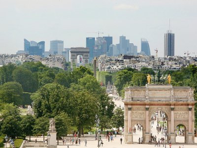 Un appartement de 108 m2 sur les Champs-Elysées  s'est vendu à 30.560 euros le m2 - LOIC VENANCE [AFP/Archives]