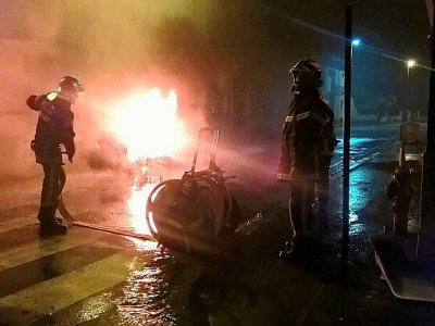 Les pompiers lors de la mobilisation des agriculteurs sont intervenus à Saint-Lô (Manche) - Pierre De Prato