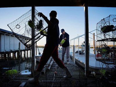 Le port de Tangier, poumon économique de ces familles vivant de la pêche au crabe, est aujourd'hui directement menacé par l'érosion - JIM WATSON [AFP]
