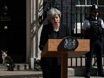 Theresa May annonce le maintien des élections, devant Downing Street à Londres le 4 juin 2017 - Justin TALLIS [AFP]