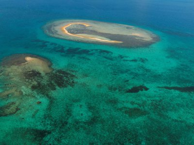 Vue aérienne de la barrière de corail de Nouméa en Nouvelle Calédonie le 27 février 2016 - Fred Payet [AFP/Archives]