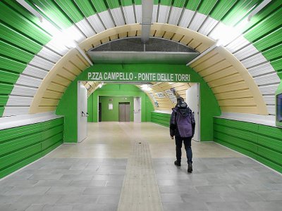 Des tunels du métro piétonnier à Spolète, en Italie, le 21 avril 2017 - TIZIANA FABI [AFP]