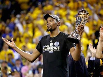 Kevin Durant élu MVP dela finale remportée par Golden State 4 à 1 devant Cleveland, le 12 juin 2017 lors du match 5 à Oakland - EZRA SHAW [GETTY IMAGES NORTH AMERICA/AFP]