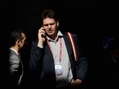 Un visiteur du salon Mobile World Congress de Barcelone, le 23 février 2016 - JOSEP LAGO [AFP/Archives]