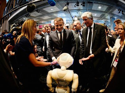 Le président français Emmanuel Macron (c) au salon VivaTech, le 15 juin 2017 à Paris - Martin BUREAU [POOL/AFP]