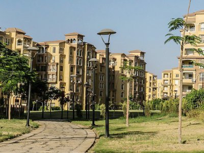 La tendance des résidences fermées aux abords du Caire, lancée à la fin des années 1990, traduit le fossé grandissant entre les classes sociales - KHALED DESOUKI [AFP]