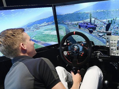 Hans Joore, un ingénieur lors d'une simulation de vol d'une voiture volante du groupe néerlandais PAL-V, à Raamsdonksveer le 30 mai 2017 - EMMANUEL DUNAND [AFP]
